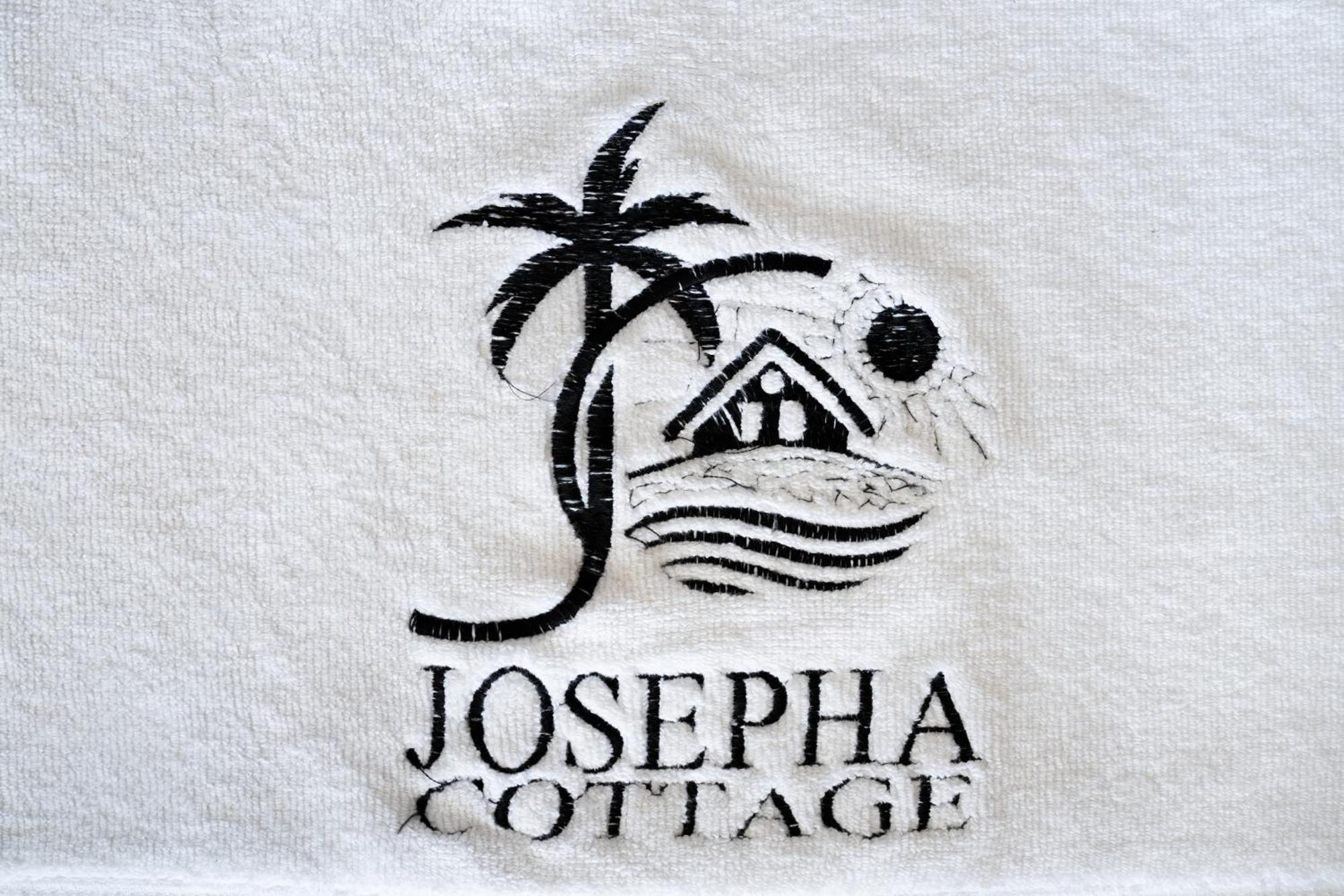Josepha Cottage Ngurbloat Екстериор снимка